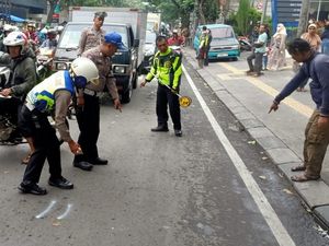 Terjatuh dari Motor gegara Jalan Licin, Yogas Tewas di Kopo Bandung Terjatuh dari Motor gegara Jalan Licin, Yogas Tewas di Kopo Bandung