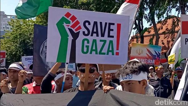 Aksi Bela Palestina di Surabaya
