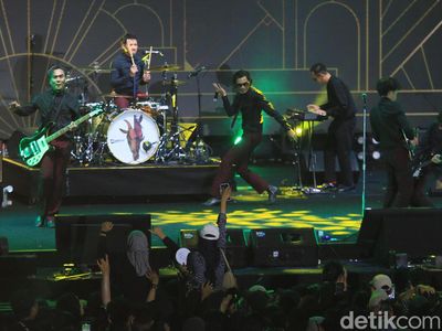 Aksi Comeback Tria Bareng The Changcuters di Synchronize Fest