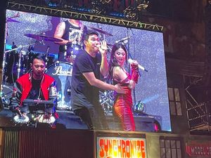 Video: Kala Duet Aldi Taher-Dewi Perssik Bikin Heboh Synchronize Fest 2024 Video: Kala Duet Aldi Taher-Dewi Perssik Bikin Heboh Synchronize Fest 2024