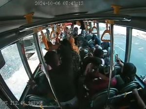 Pengamat Transportasi Sebut Perusakan Bus TransJatim Harus Segera Diatasi Pengamat Transportasi Sebut Perusakan Bus TransJatim Harus Segera Diatasi