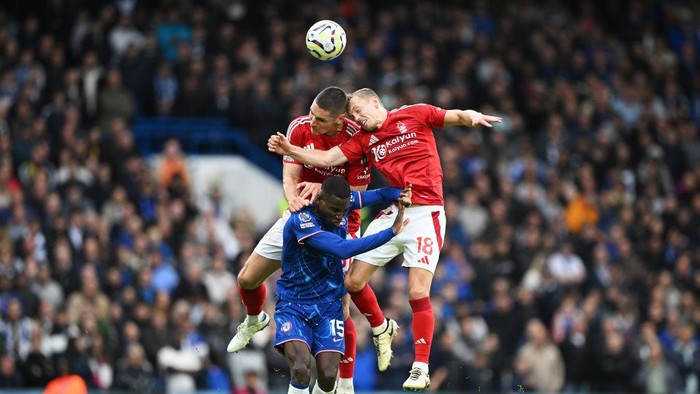 LONDON, ENGLAND - OCTOBER 06: Nikola Milenkovic and James Ward-Prowse of Nottingham Forest battle for a header against Nicolas Jackson of Chelsea  during the Premier League match between Chelsea FC and Nottingham Forest FC at Stamford Bridge on October 06, 2024 in London, England. (Photo by Clive Mason/Getty Images)