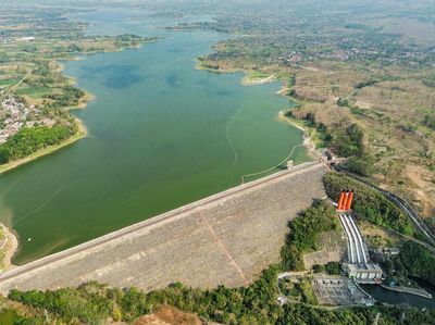 Foto Udara Waduk Karangkates untuk Pengembangan PLTS Terapung
