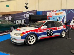 Honda Pamerkan Mobil Lintas Generasi: Civic EG hingga Brio 2.400 cc