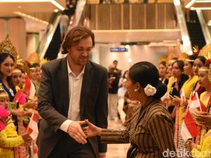 Kala Dubes Rusia Terpesona Keindahan Batik