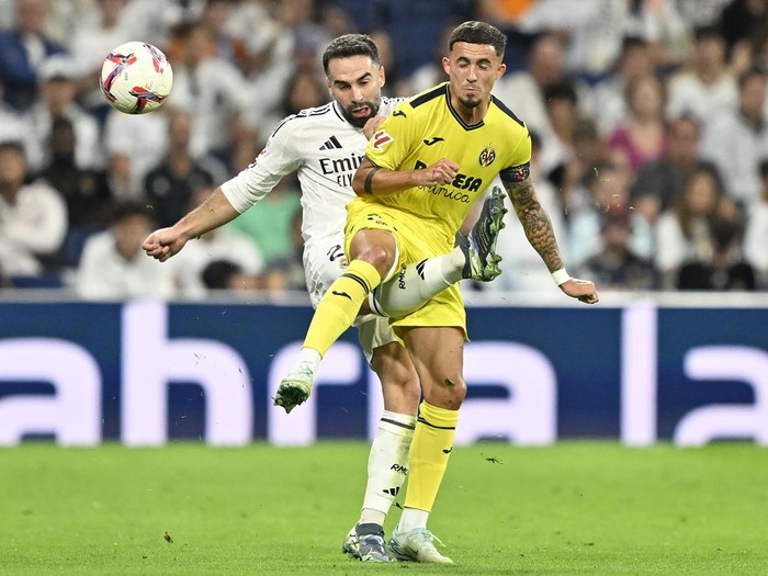 MADRID, SPAIN - OCTOBER 05: Dani Carvajal (L) of Real Madrid in action against Yeremi Pino (R) of Villarreal during LaLiga match between Real Madrid and Villarreal at Santiago Bernabeu Stadium in Madrid, Spain on October 05, 2024. (Photo by Burak Akbulut/Anadolu via Getty Images)