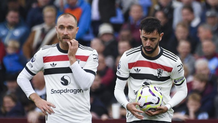 Manchester Uniteds Christian Eriksen, left, and Manchester Uniteds Bruno Fernandes react during the English Premier League soccer match between Aston Villa and Manchester United, at Villa Park in Birmingham, England, Sunday, Oct. 6, 2024. (AP Photo/Rui Vieira)