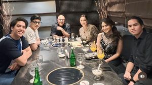 Manis! Momen Maia Estianty Kulineran Bareng Keluarga dan Sahabat