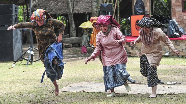 Melestarikan Permainan Tradisional di Muara Jambi