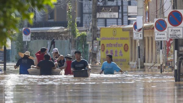 Penampakan Banjir Menggenangi Kota Wisata Chiang Mai Thailand