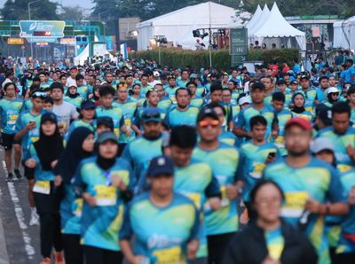Potret Keseruan Ribuan Pelari di PLN Electric Run 2024