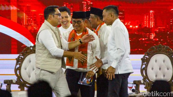 Potret Paslon Pilgub Jakarta Saling Salaman Usai Debat