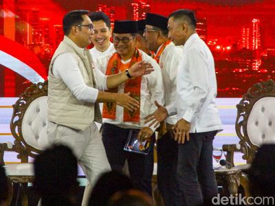 Potret Paslon Pilgub Jakarta Saling Salaman Usai Debat