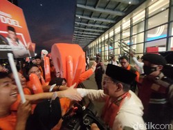 Pramono-Rano Disambut Lantunan Selawat Pendukung Jelang Debat di JIExpo