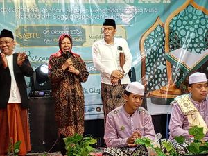 Risma Dicurhati Masalah Air Bersih Saat Hadiri Pengajian di Lamongan Risma Dicurhati Masalah Air Bersih Saat Hadiri Pengajian di Lamongan