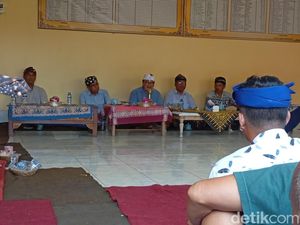Sugawa-Suardana Janjikan Insentif Rp 1,5 Juta untuk Guru di Buleleng. Sugawa-Suardana Janjikan Insentif Rp 1,5 Juta untuk Guru di Buleleng.