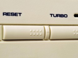 PC Jadul Punya Tombol Turbo, Apa Fungsinya?