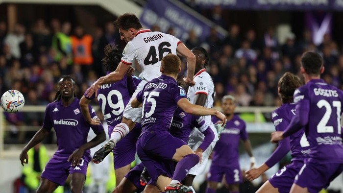 FLORENCE, ITALY - OCTOBER 06:  Matteo Gabbia of AC Milan in action during the Serie A match between Fiorentina and Milan at Stadio Artemio Franchi on October 06, 2024 in Florence, Italy. (Photo by Claudio Villa/AC Milan via Getty Images)