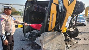 Penampakan Bus Rombongan Guru Tulungagung Terguling di Tol Sumo