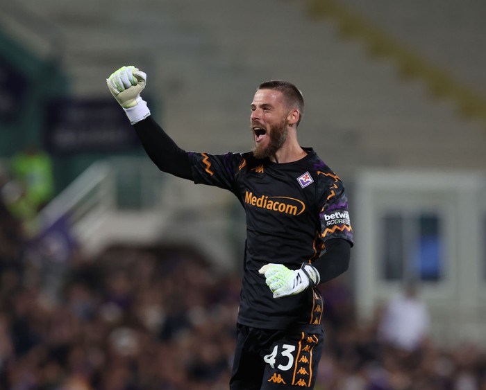 FLORENCE, ITALY - OCTOBER 06: David de Gea of Fiorentina celebrates during the Serie match between Fiorentina and Milan at Stadio Artemio Franchi on October 06, 2024 in Florence, Italy. (Photo by Claudio Villa/AC Milan via Getty Images)