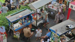 Duh, PKL Kuasai Jalur Pejalan Kaki di Jalan Blora Jakpus