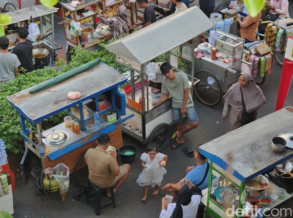 Duh, PKL Kuasai Jalur Pejalan Kaki di Jalan Blora Jakpus