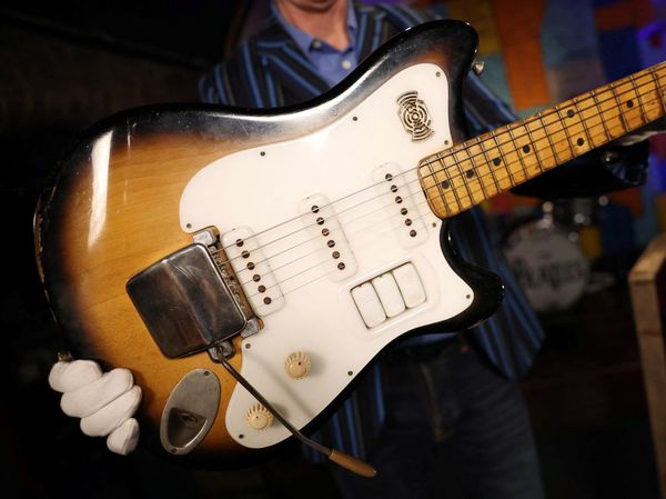 Gitar Legendaris George Harrison The Beatles Siap Dilelang