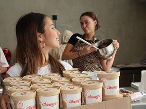 Jennifer Coppen Jualan Brownies dan Cookies, Laris Manis! Jennifer Coppen Jualan Brownies dan Cookies, Laris Manis!