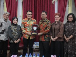 Upaya Pemkab Cirebon Lestarikan Batik Merawi