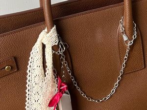 Lagi Tren, 5 Lipstik Brand Lokal dan Korea Ini Bisa Jadi Gantungan Kunci Lagi Tren, 5 Lipstik Brand Lokal dan Korea Ini Bisa Jadi Gantungan Kunci