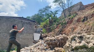 Penampakan Longsoran Tebing yang Timpa 3 Bocah di Cimahi