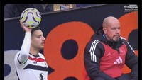 Meme Erik ten Hag melakoni pekerjaan baru! Foto: dok. Internet/X (Twitter)