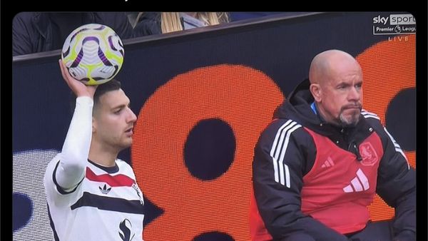 Meme Erik ten Hag Kena Caci Usai MU Gagal Menang Lagi