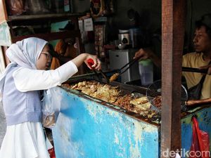 Kelas Menengah RI Kian Tercekik: Gaji Habis, Utang Menumpuk Kelas Menengah RI Kian Tercekik: Gaji Habis, Utang Menumpuk