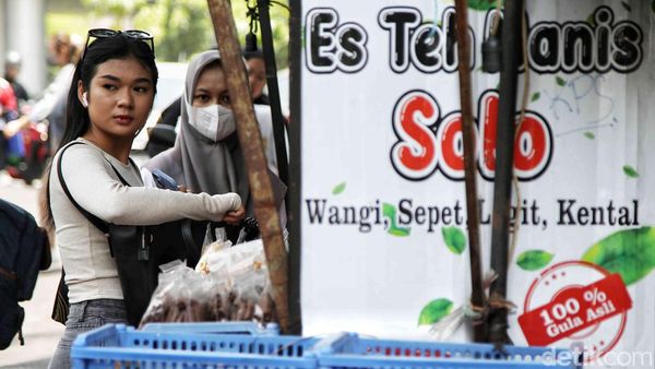 Miris! Kelas Menangah Turun Kasta, Pengeluaran Habis untuk Makan