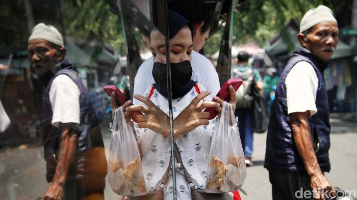 Badan Pusat Statistik (BPS) mencatat jumlah kelas menengah di Indonesia tahun ini tahun ini sebanyak 46,85 juta jiwa. Angka itu turun sejak 2019yang berjumlah 57,33 juta jiwa.