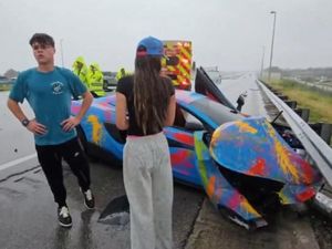 Tabrakan Saat Streaming, Mobil YouTuber Seharga Rp 3 M Hancur