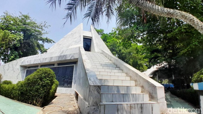 Monumen Rawagede merupakan salah satu destinasi yang dikategorikan sebagai wisata acheronian practice di Indonesia. Monuman itu menyimpan kisah tragis dari masa lalu.