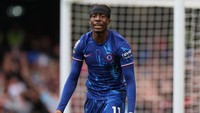 Noni Madueke (Chelsea). Jelang musim panas 2025, masa depan Madueke di Chelsea jadi spekulasi. Milan pun siap menampungnya, terlebih dengan tanda tanya masa depan Rafael Leao. Foto: REUTERS/Isabel Infantes
