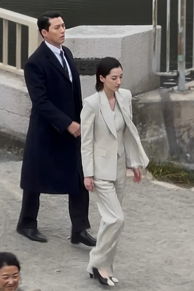 Potret Hyun Bin dalam proses syuting drama 'Made in Korea'