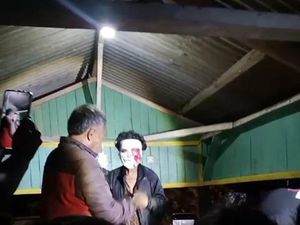 Gentayangan Malam Hari Sambil Bawa Topeng, Pria Ini Diamankan Gentayangan Malam Hari Sambil Bawa Topeng, Pria Ini Diamankan