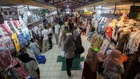 Ramai-ramai Berburu Batik di Pasar Beringharjo