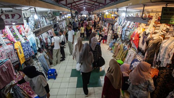 Ramai-ramai Berburu Batik di Pasar Beringharjo