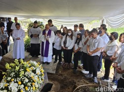 Suasana Pemakaman Romo Benny Susetyo di TPU Sukun Kota Malang