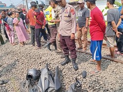 Pemotor Tertabrak KA Usai Terobos Palang Rel di Serang, 1 Tewas dan 1 Luka