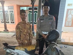 Ketemu, Polisi Langsung Tilang Pemotor Pasuruan yang Nyetir Pakai Kaki
