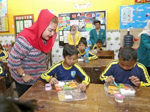 Pemkot Simulasi Makan Siang Gratis, Walkot Semarang: Semua Steril & Aman Pemkot Simulasi Makan Siang Gratis, Walkot Semarang: Semua Steril & Aman