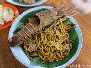 Waroeng Aceh Garuda: Ada Mie Aceh Topping Lobster Utuh Dimasak Tradisional Waroeng Aceh Garuda: Ada Mie Aceh Topping Lobster Utuh Dimasak Tradisional