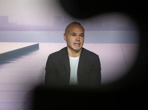 Iniesta Tak Lebay Bahas Kans Treble Barca