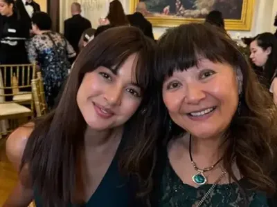 7 Gaya Kembar Aurelie & Calon Mertua Kondangan Bareng, Cantik Bergaun Hijau